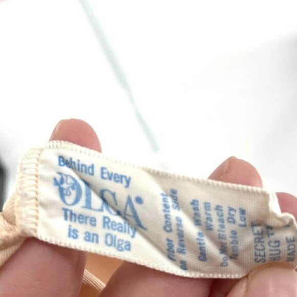 Vintage Olga Lace Trim Secret Hug Nylon Swing Slip Champagne 955T size Medium - Picture 6 of 8